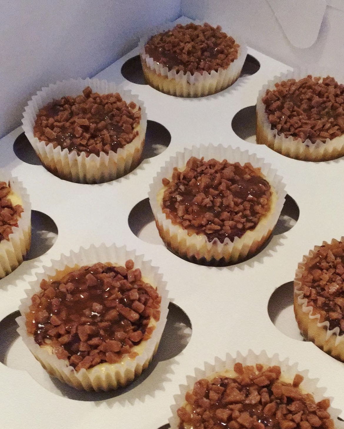 skor & caramel cheesecake cupcakes